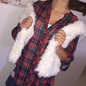Whit fur vest